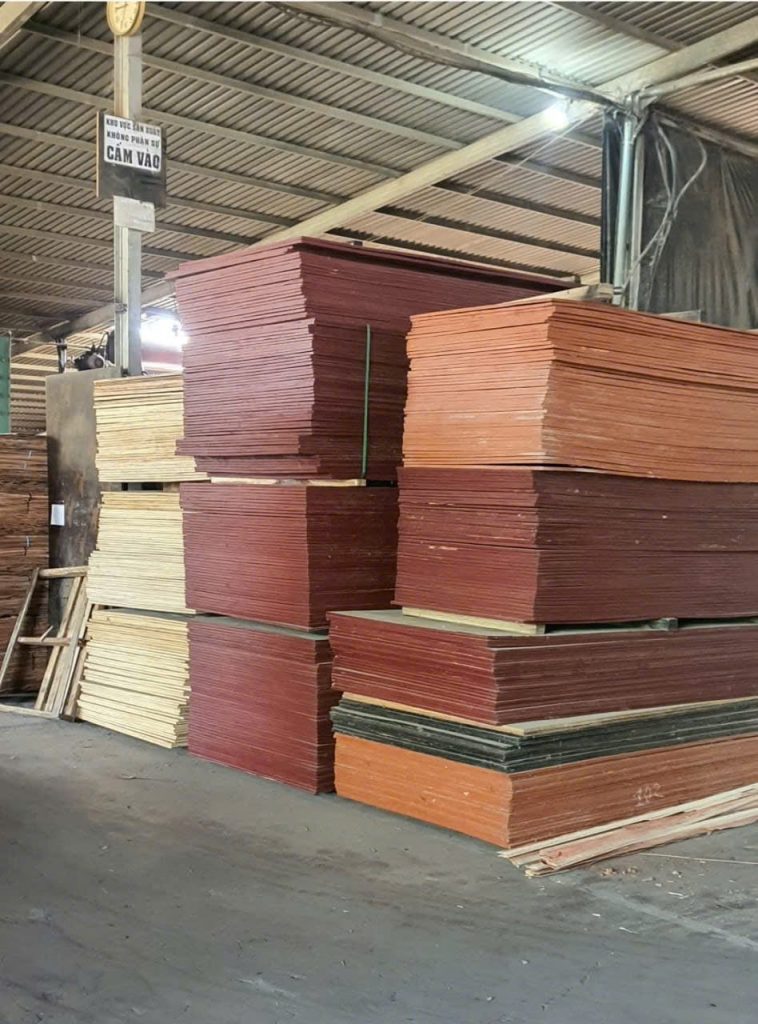 Ván ép phủ phim 12mm